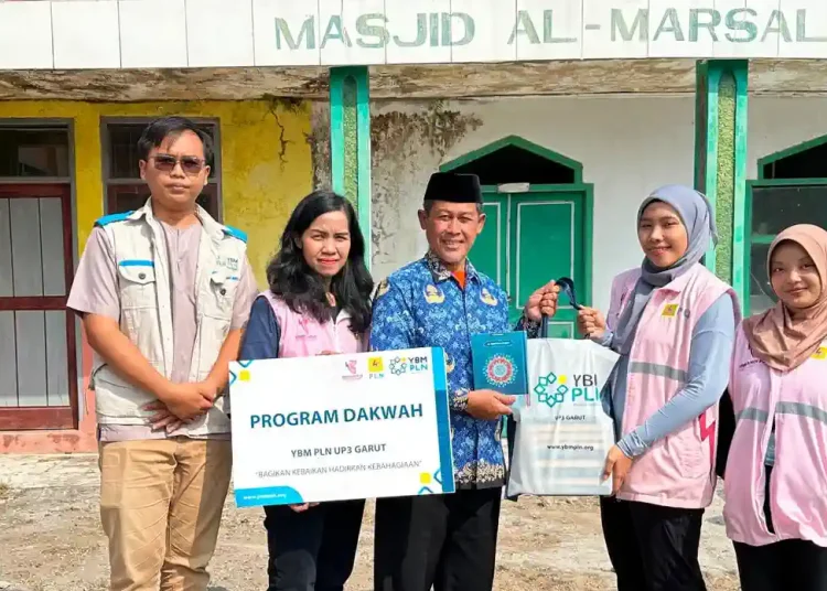PLN UP3 Garut Perkuat Pembelajaran Agama Lewat Program Berbagi Mushaf Al-Qur’an