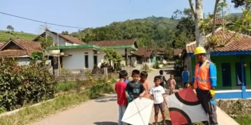 PLN UP3 Garut Imbau Masyarakat Tidak Bermain Layangan Dekat Jaringan Listrik di Musim Kemarau