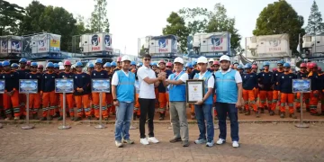 PLN UID Jabar Raih Rekor MURI, Pemeliharaan Listrik Tanpa Padam Jaga Aktivitas Masyarakat Tetap Berjalan