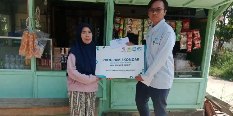 Menjejak Manfaat, YBM PLN UP3 Garut Dorong Usaha Warga Cikajang