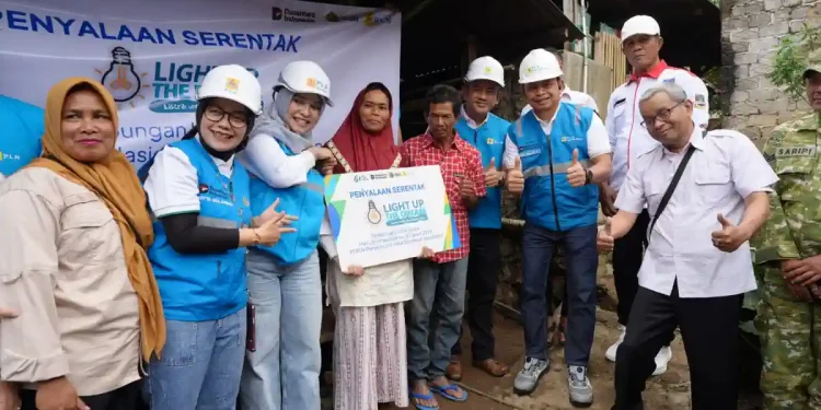 Sambut HLN ke-81, PLN UP3 Garut dan PLN Indonesia Power UBP Kamojang Hadirkan Terang bagi Warga