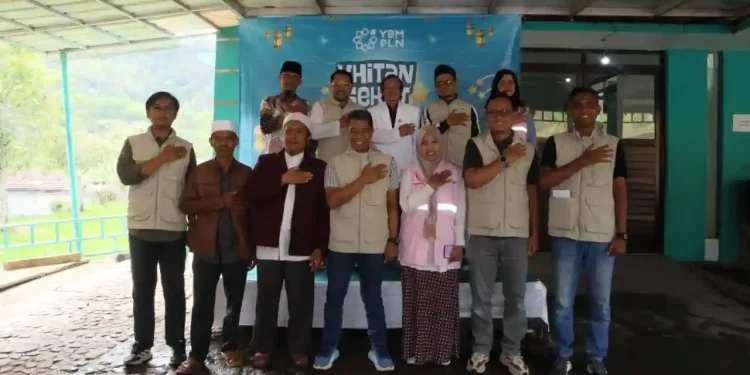Sambut HLN ke-81, YBM PLN Garut Hadirkan Kepedulian Lewat Khitanan Massal